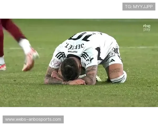 皇马新帅阿韦洛亚面色铁青，目睹西乙保级队欢腾庆祝